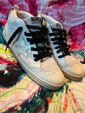 Golden Sneakers White Star Low-Top Sneakers with Black Laces